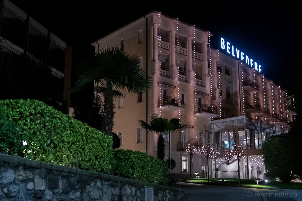 Vorfahrt des Hotels Belvedere Locarno bei Nacht