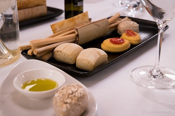 Brot mit Olivenöl des Hauses