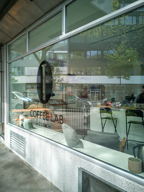 Schaufenster des Coffee Labs in Zürich