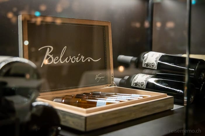 Belvoir-Weinschrank mit Grappa von Vergani
