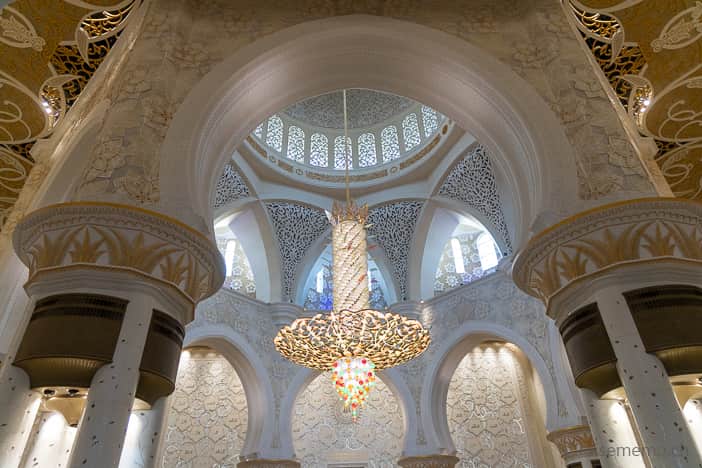 Kronleuchter in der Scheich-Zayid-Moschee in Abu Dhabi
