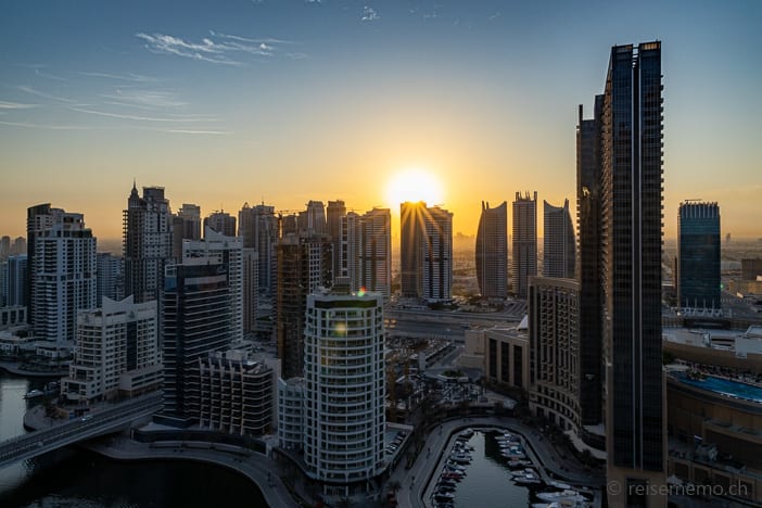 Sonnenaufgang über der Dubai Marina