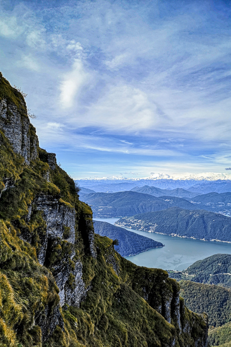 Aussicht vom Monte Generoso auf Luganersee, Morcote und Dufourspitze
