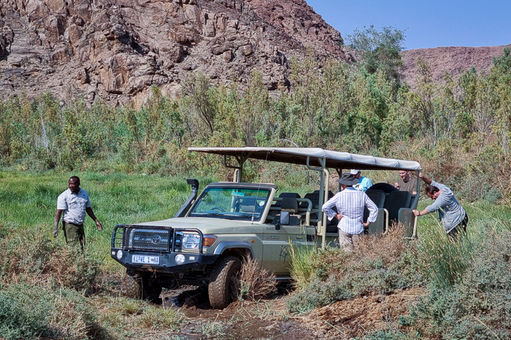 Safari-Jeeps im Up-River Valley