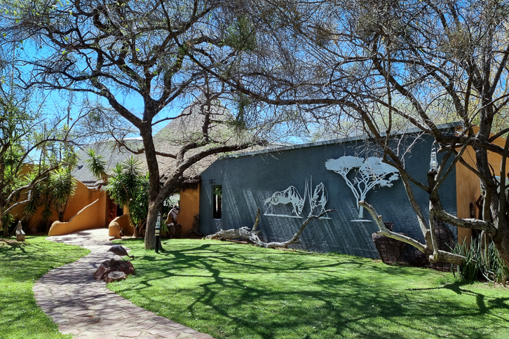 Haupthaus des Okonjima Bush Camps in Namibia