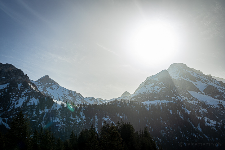 Sonnenaufgang am Lauenensee im Berner Oberland