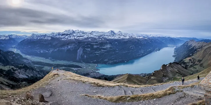 Aufs Brienzer Rothorn – mit Dampf, Aussicht und einem Hauch Nostalgie 4 Panorama vom Brienzer Rothorn auf den Brienzersee und die Berner Alpen