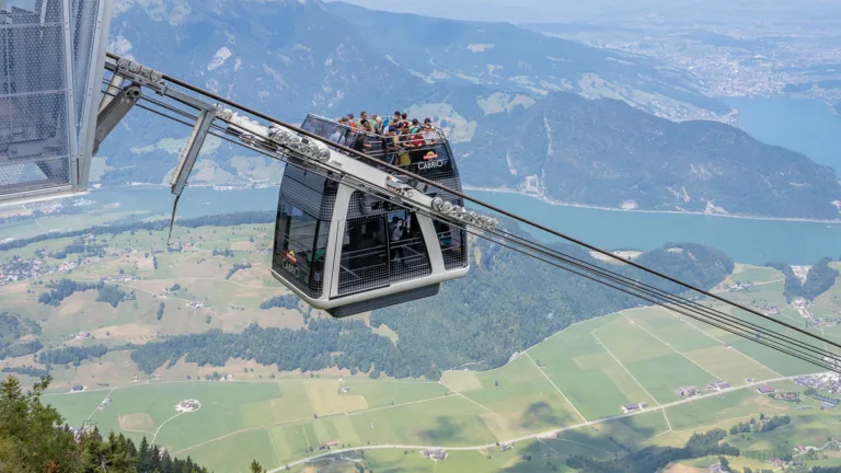 Cabrio-Seilbahn bei der Stanserhorn Bergstation