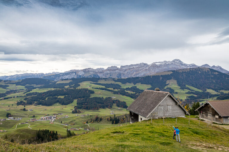 Mario und Katja mit Panoramasicht auf Schäfler, Öhrli und Säntis