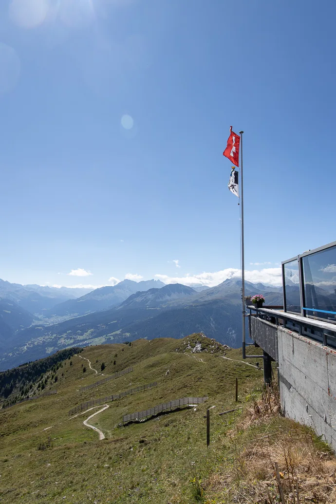 Aussicht von der Terrasse des Bergrestaurants Piz Scalottas