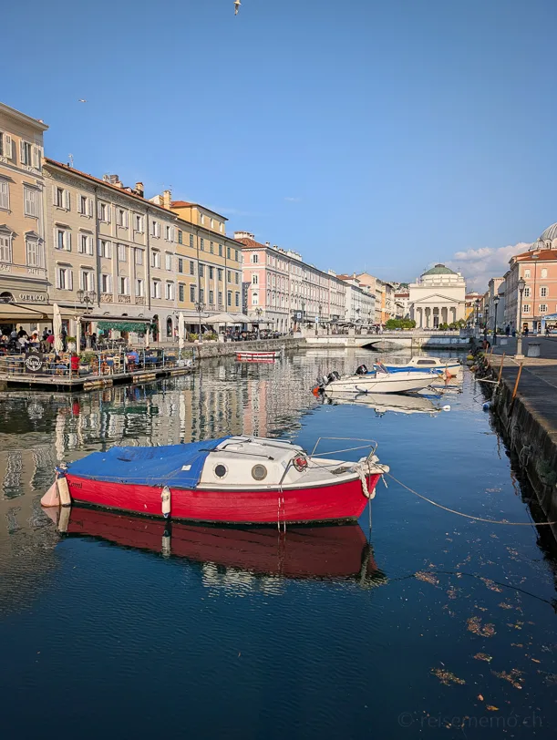 Was tun in Triest - der Kaffeehauptstadt Italiens 3 Boot im Canale Grande von Triest