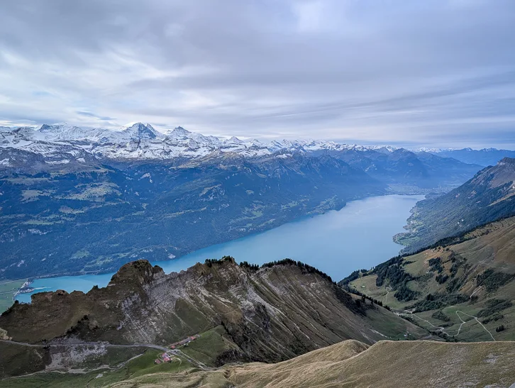 Aufs Brienzer Rothorn – mit Dampf, Aussicht und einem Hauch Nostalgie 1 Panorama mit Brienzersee und Eiger, Mönch und Jungfrau
