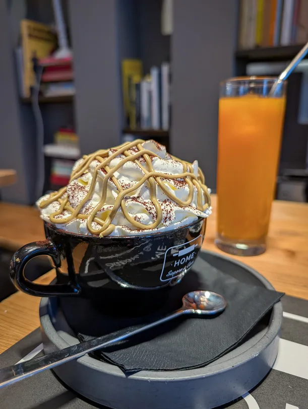 Was tun in Triest - der Kaffeehauptstadt Italiens 13 Capucchino Pistacchio in Home's Café in Triest