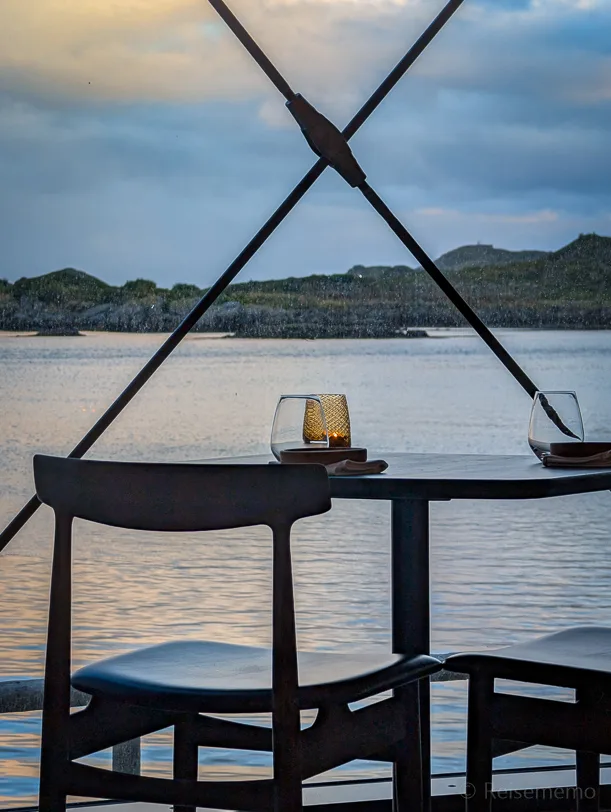 Esstisch im Gourmetrestaurant Fangst der Hattvika Lodge