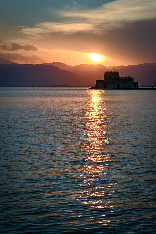 Festung Bourtzi im Sonnenuntergang