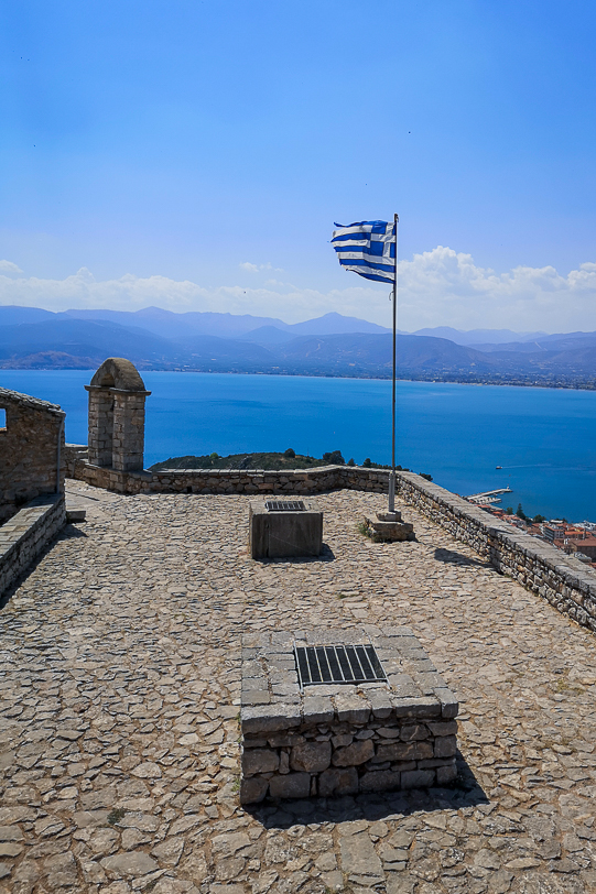 Festung Palamidi mit griechischer Fahne