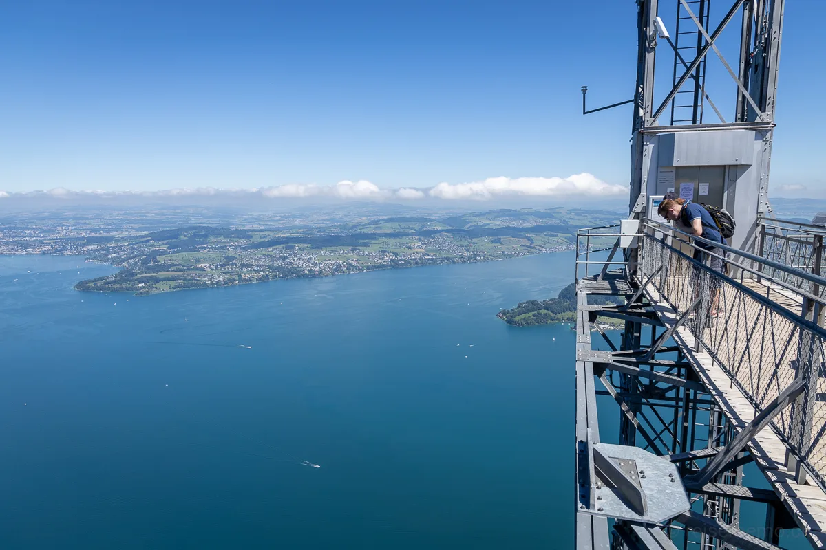 Ausflug auf den Bürgenstock: Einfache Wanderung zum Hämmetschwand-Lift Hammetschwand Lift Plattform vor Vierwaldstättersee
