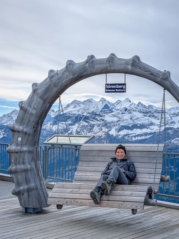Aufs Brienzer Rothorn – mit Dampf, Aussicht und einem Hauch Nostalgie 5 katja schaukel soerenberg brienzer rothorn bei Reisememo