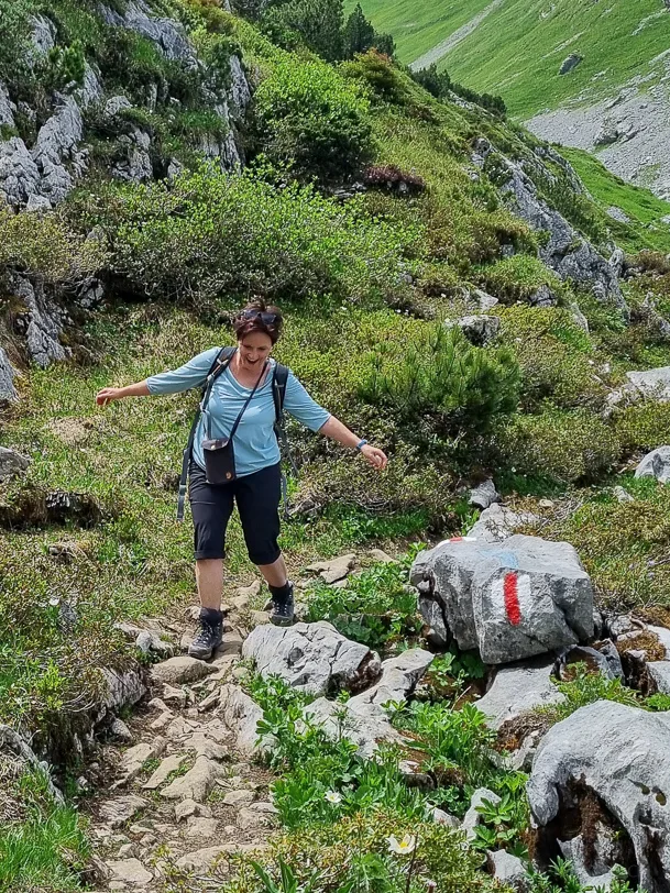 Spilauersee: Panorama-Rundwanderung in Uri oberhalb von Sisikon 8 Katja auf der Rundwanderung