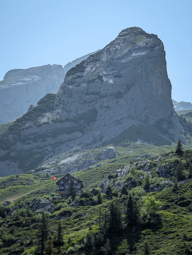 Spilauersee: Panorama-Rundwanderung in Uri oberhalb von Sisikon 2 Lidernen Hütte SAC nahe der Bergstation der Luftseilbahn Chäppeliberg-Spilau