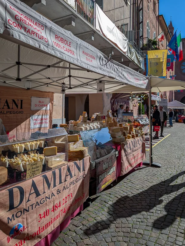 markt alba kaesestand bei Reisememo