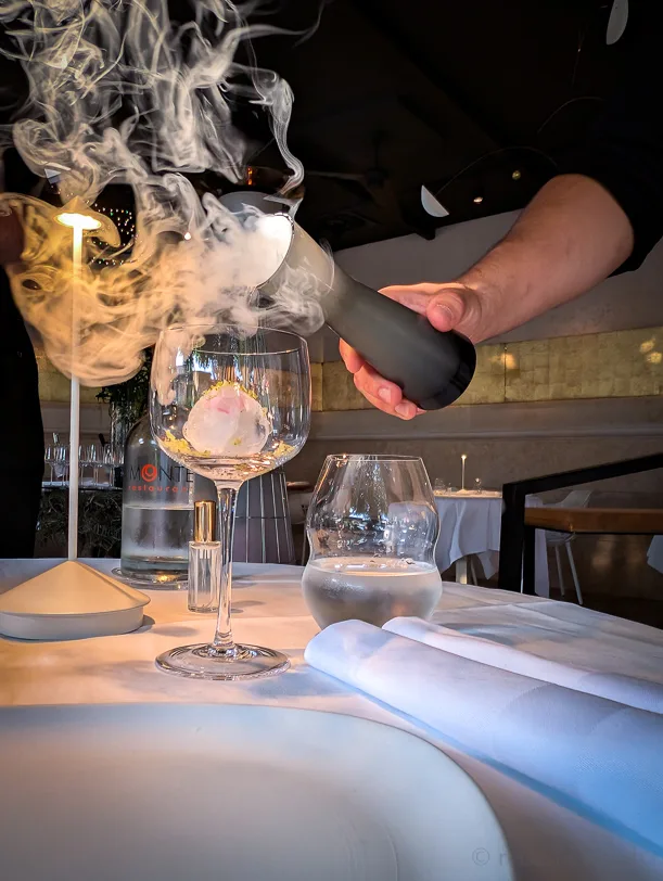 Istriens Gourmet‑Restaurants: 11 Orte für Trüffel, Meeresfrüchte & Sterneküche 5 Spektakulärer Welcome-Drink im Monte Restaurant in Rovinj in Istrien