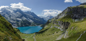 Oeschinensee-Panorama mit Doldenhorn und Innerer Fisistock im Berner Oberland