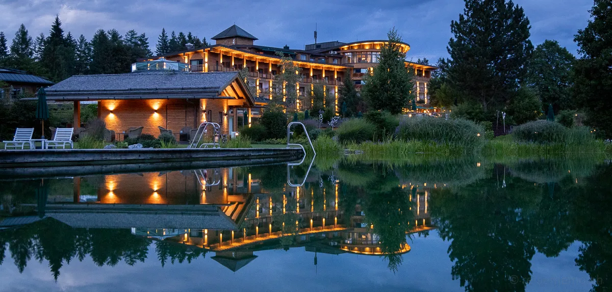 Sonnenalp Resort – Wellness, Golf und Genuss im Allgäu Sonnenalp Resort blaue Stunde