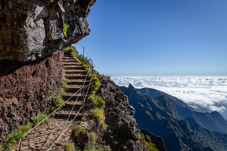 Stairs of the hiking trail to Miradouro do Ninho da Manta