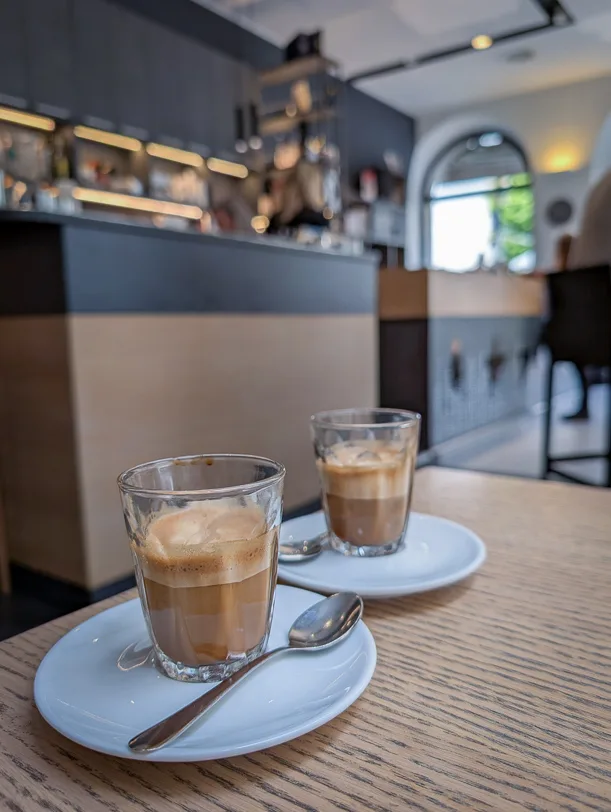Was tun in Triest - der Kaffeehauptstadt Italiens 1 Capo in B - Triest Style Espresso Macchiato